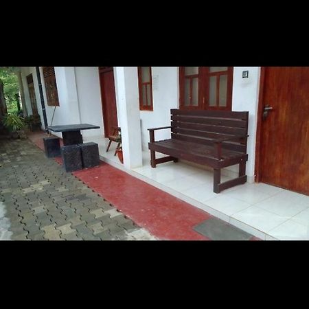 Dinesh Guest House Kataragama Exterior photo