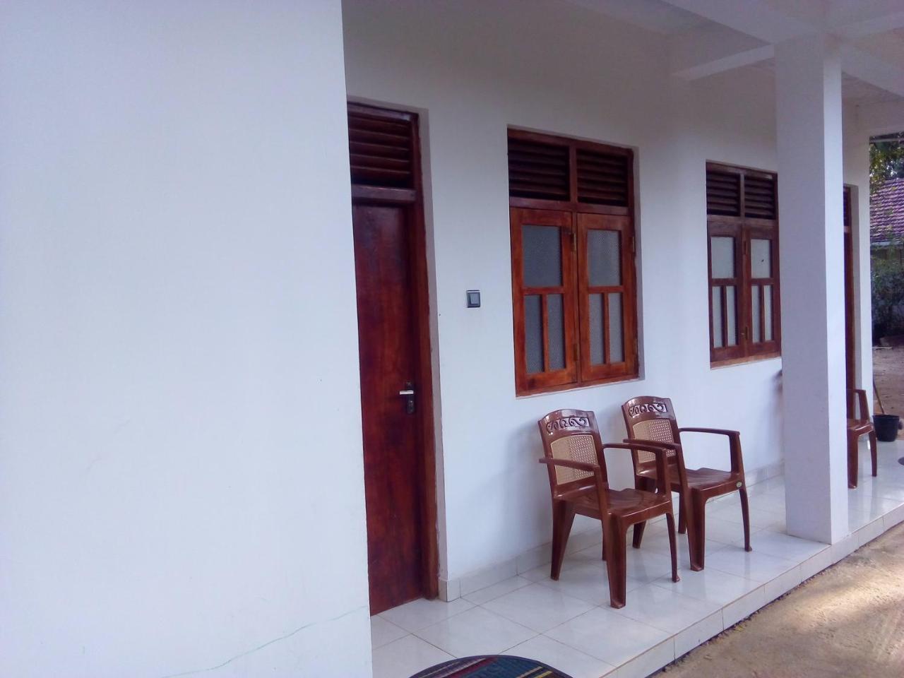 Dinesh Guest House Kataragama Exterior photo