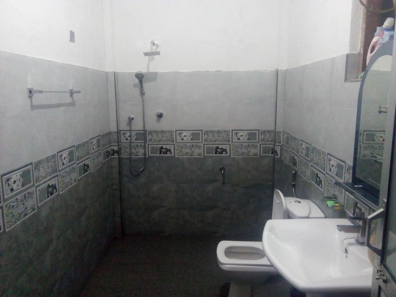 Dinesh Guest House Kataragama Exterior photo