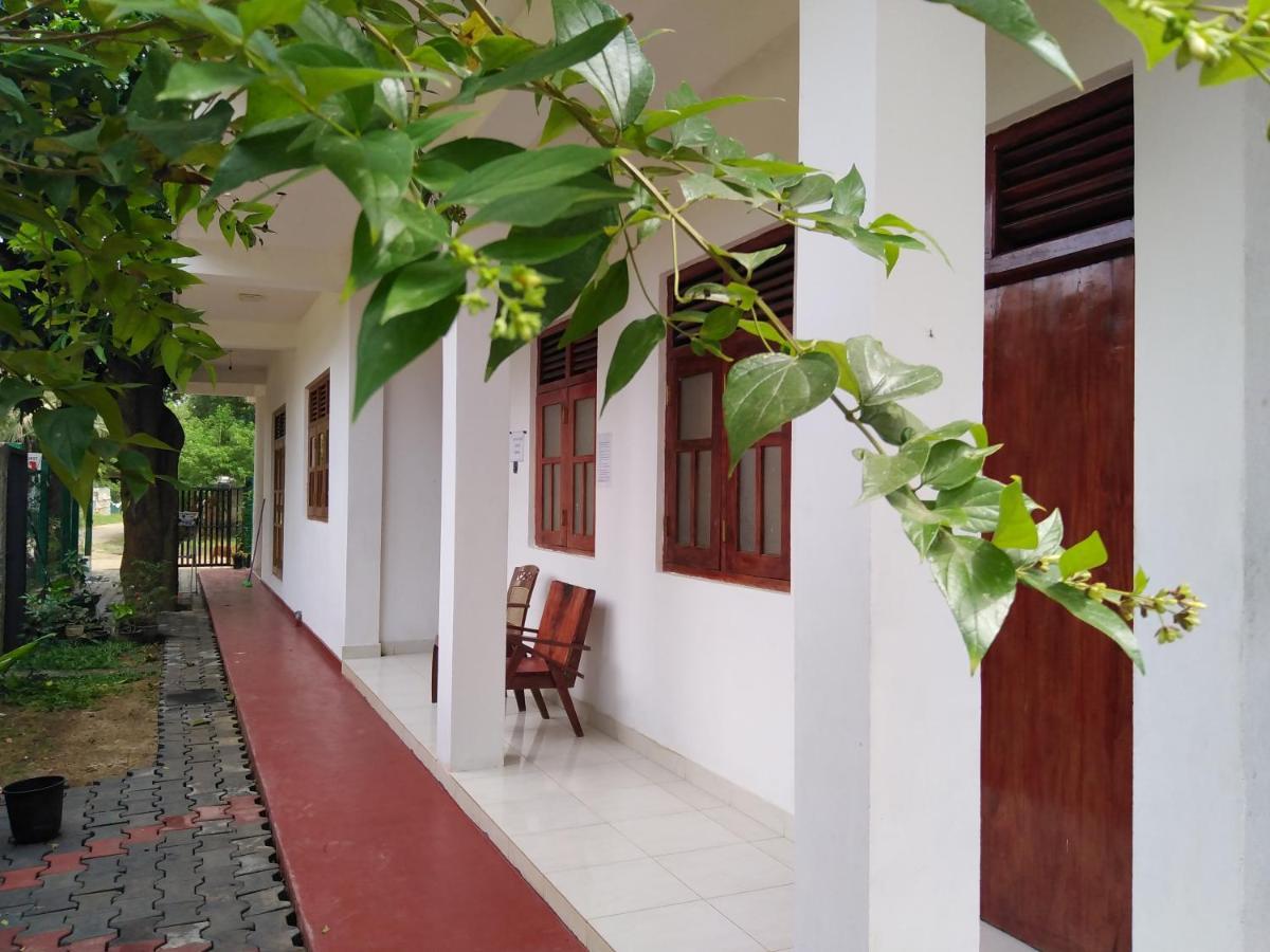 Dinesh Guest House Kataragama Exterior photo